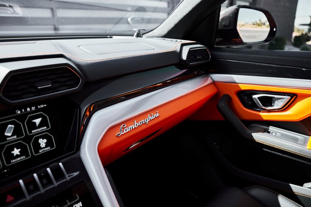 Used 2022 Lamborghini Urus AWD/4WD image 81