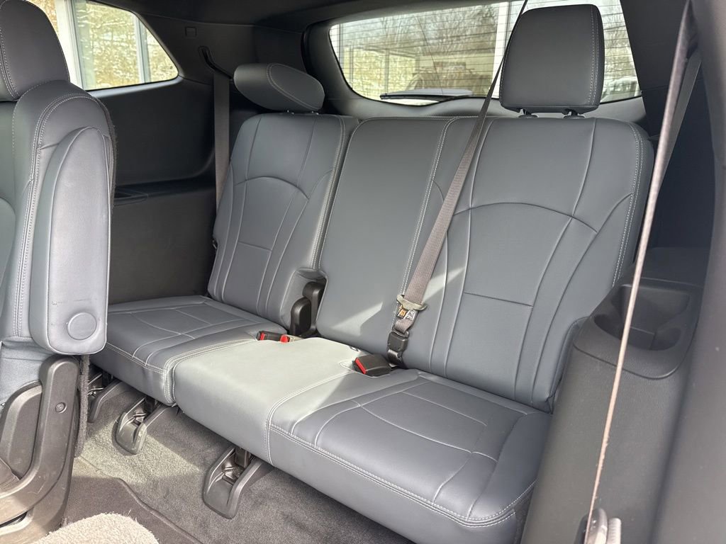 Used 2023 Buick Enclave Essence image 25
