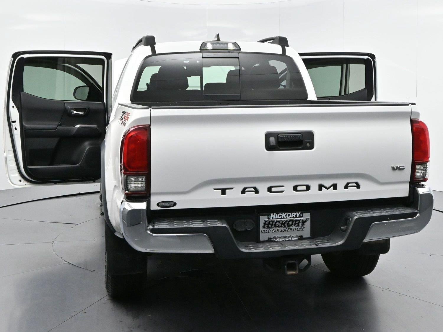 Used 2018 Toyota Tacoma TRD Off-Road AWD/4WD image 40