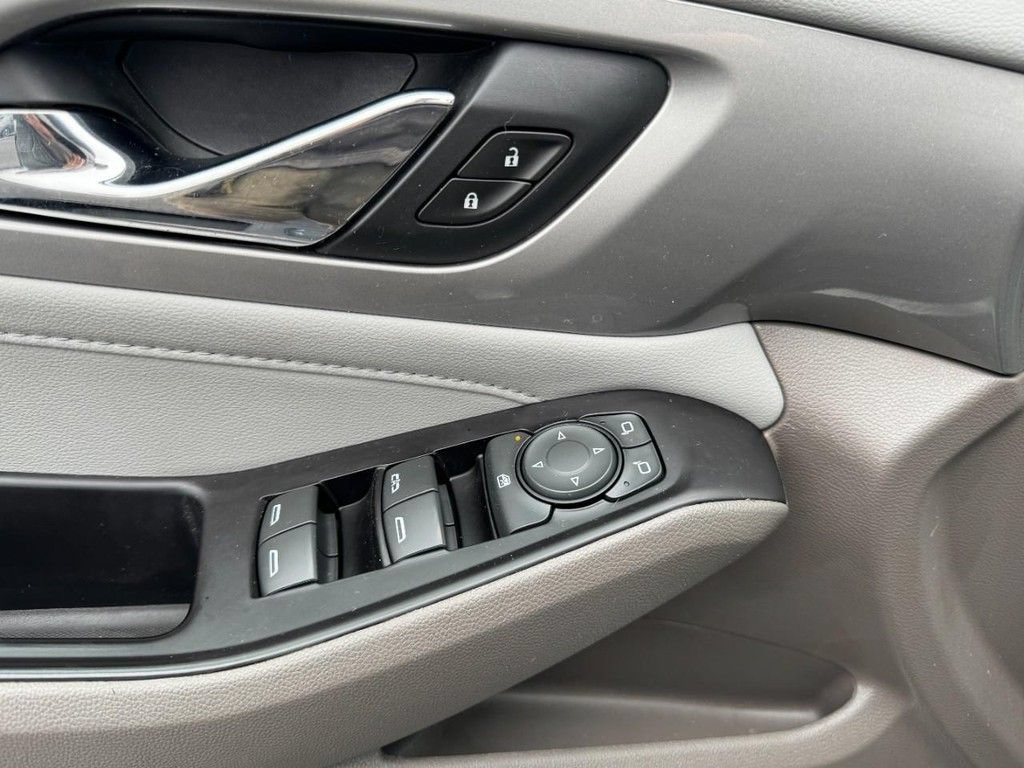 Used 2019 Chevrolet Traverse LT FWD image 15
