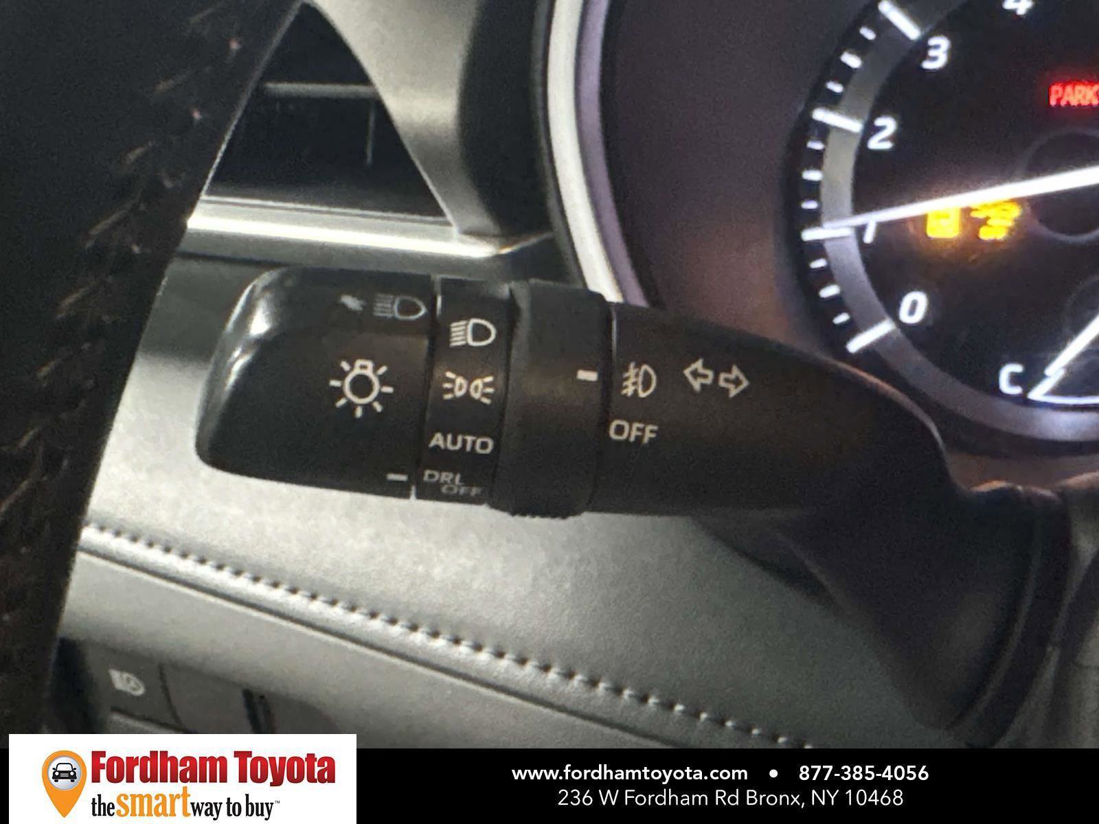 Used 2020 Toyota Highlander XLE image 23