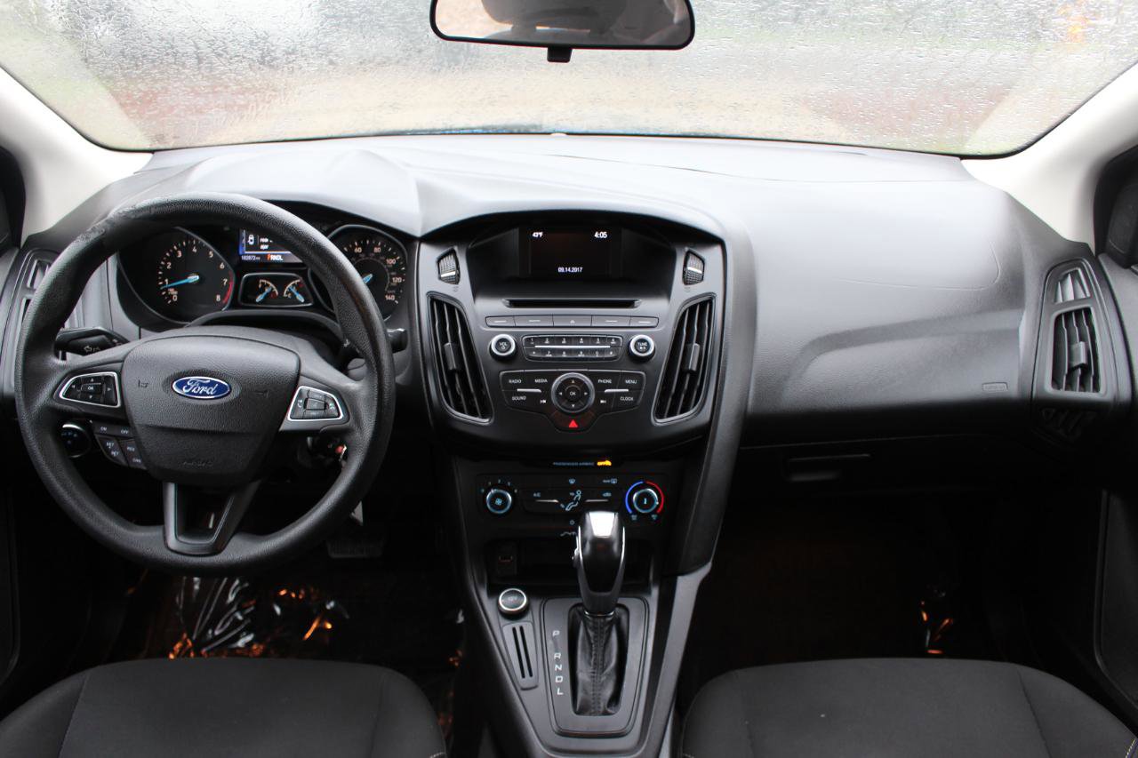 Used 2015 Ford Focus SE FWD image 28