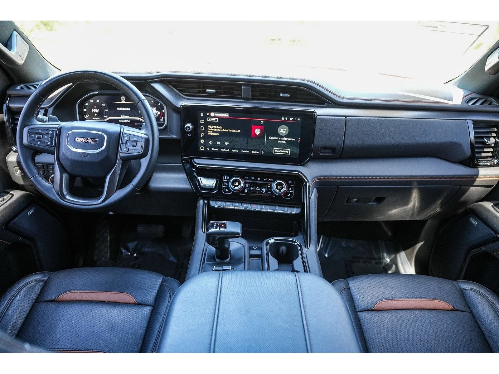 Used 2024 GMC Sierra 1500 AT4 w/ Technology Package AWD/4WD image 12