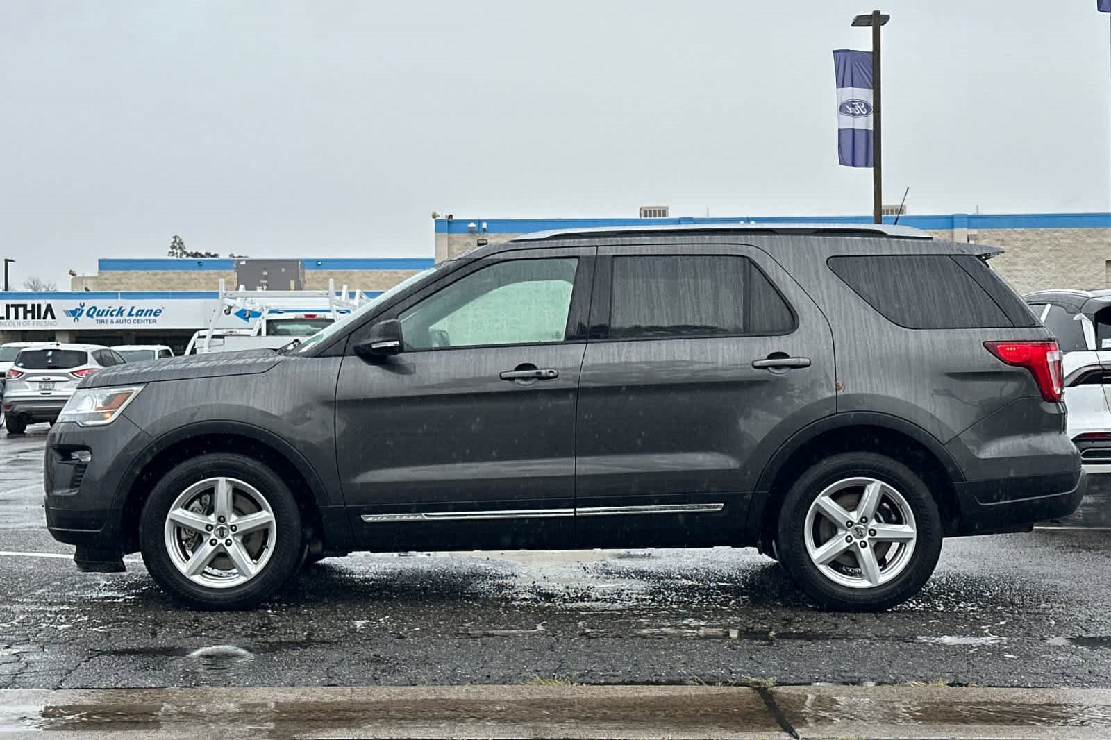 Used 2018 Ford Explorer XLT w/ Equipment Group 202A image 6