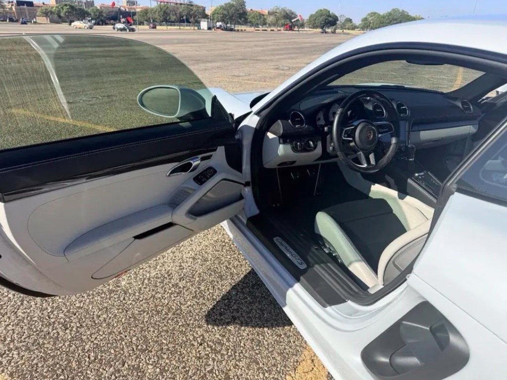Used 2025 Porsche 718 Cayman GTS RWD image 9
