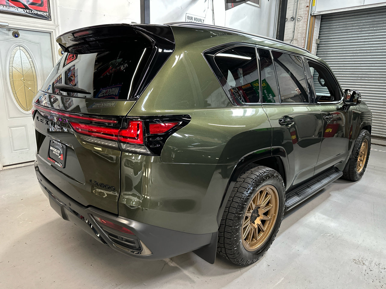 Used 2024 Lexus LX 600 4WD w/ Luxury Package image 5