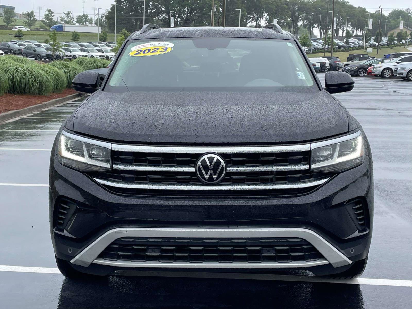 Certified 2023 Volkswagen Atlas SE w/ Panoramic Sunroof Package FWD image 2