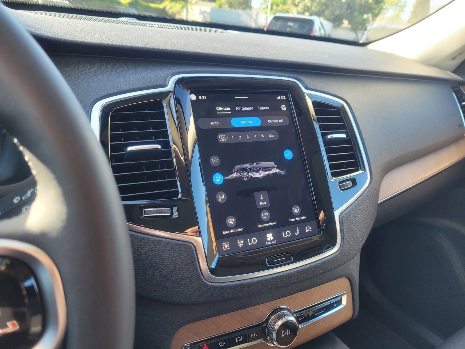 Certified 2024 Volvo XC90 T8 Plus w/ Protection Package Premier image 16