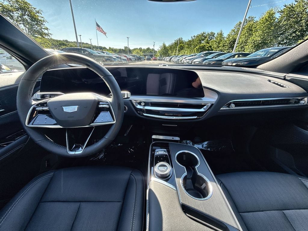 Used 2025 Cadillac Lyriq Luxury w/ LPO, Floor Liner Package AWD/4WD image 28