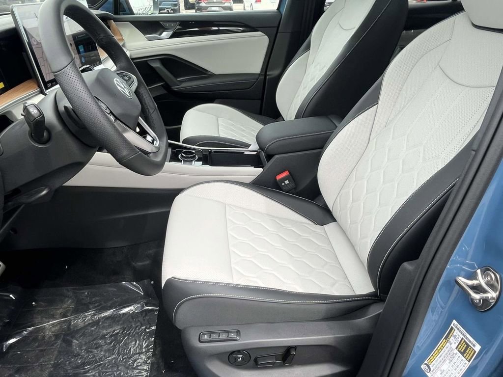 New 2026 Volkswagen Tiguan SEL R-Line AWD/4WD image 13