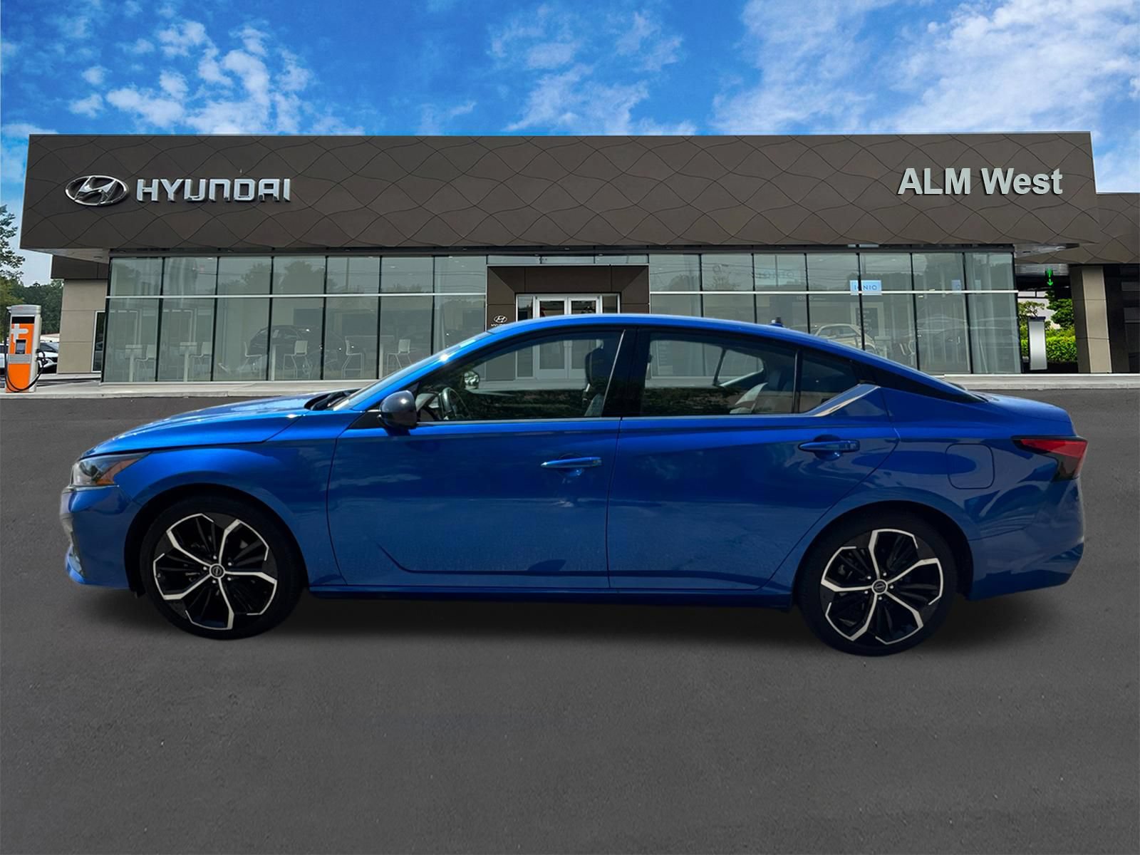 Used 2025 Nissan Altima 2.5 SR FWD image 8
