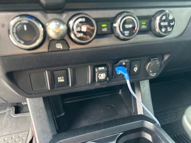 Used 2018 Toyota Tacoma TRD Sport AWD/4WD image 39
