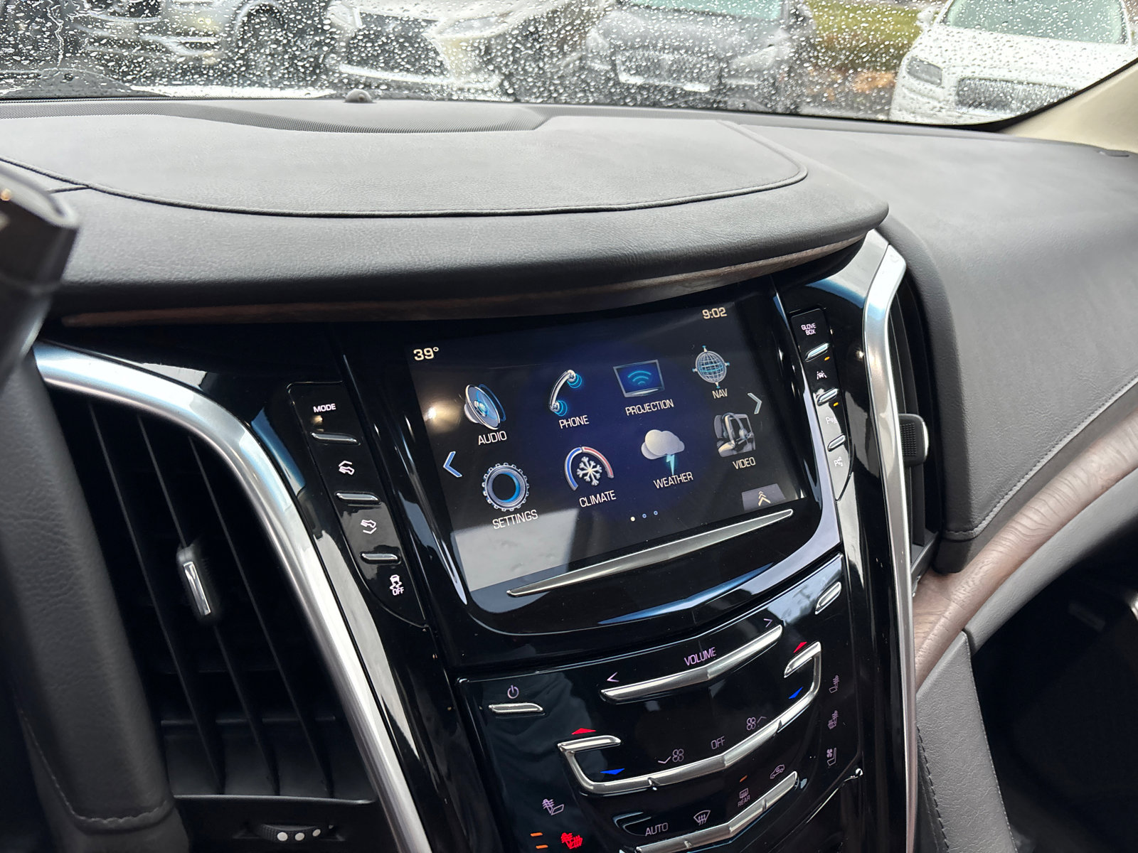 Used 2018 Cadillac Escalade Luxury image 19