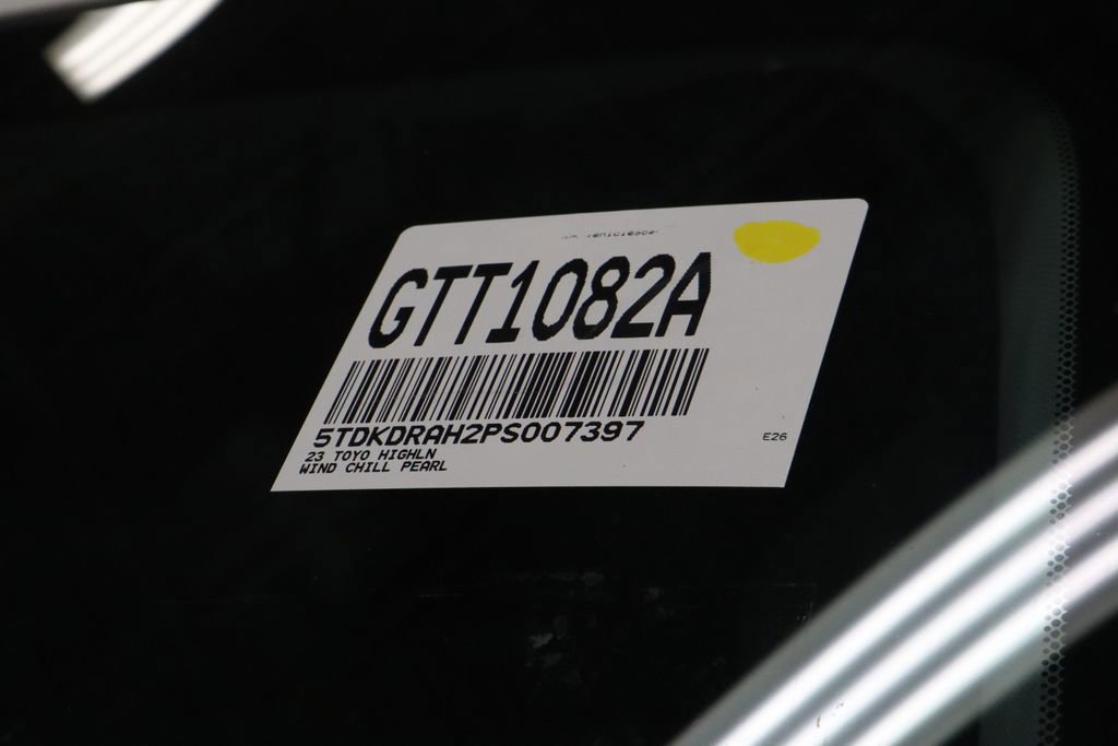 Used 2023 Toyota Highlander XLE FWD image 36