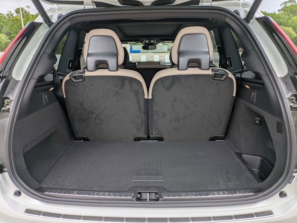 New 2026 Volvo XC90 T8 Plus w/ Protection Package Premier AWD/4WD image 13