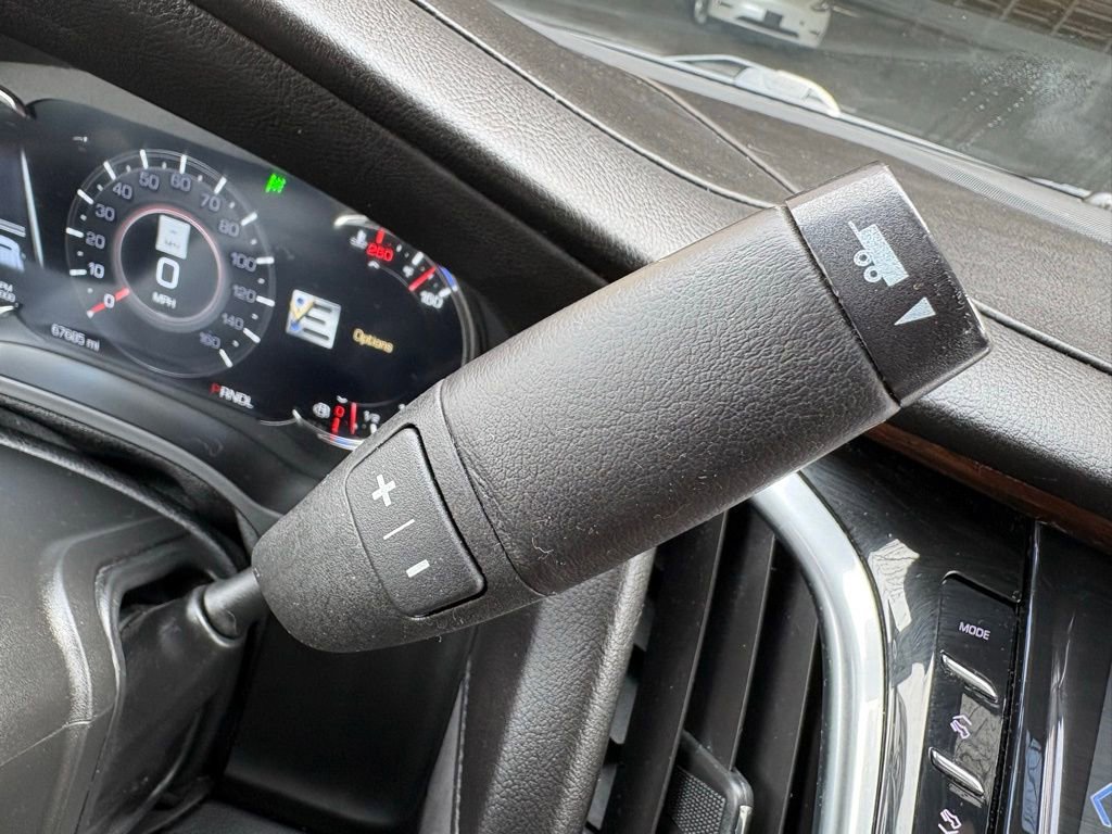 Used 2020 Cadillac Escalade Premium Luxury image 32