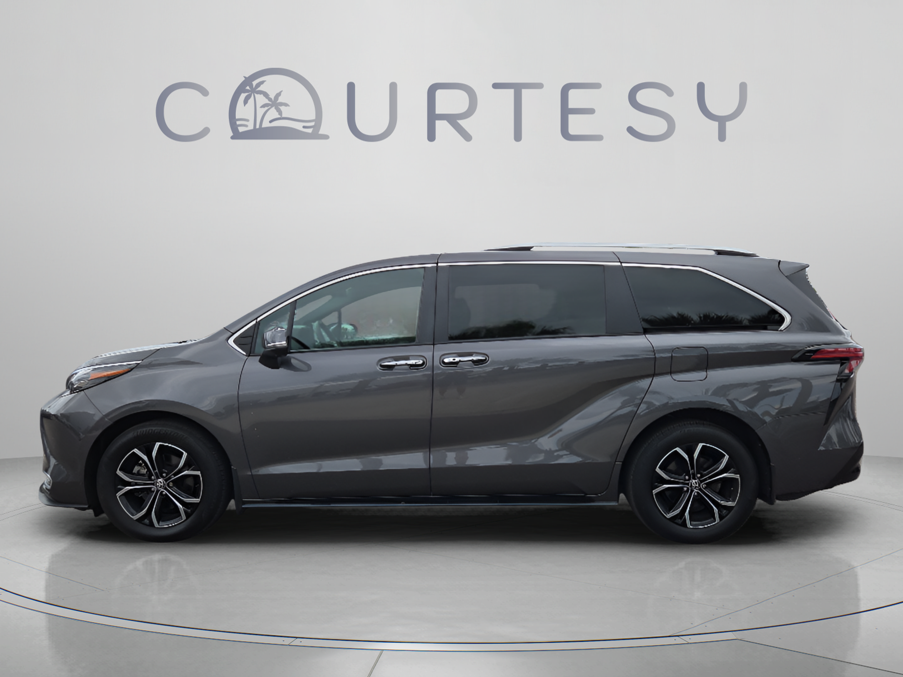 Certified 2025 Toyota Sienna Platinum AWD/4WD image 2