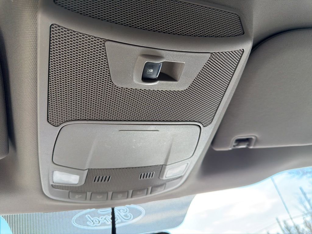 Used 2018 Ford F150 XLT w/ Equipment Group 302A Luxury AWD/4WD image 11