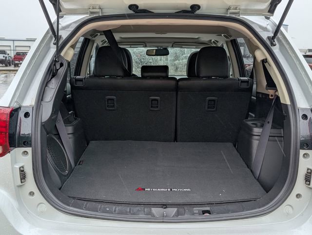 Used 2016 Mitsubishi Outlander GT image 28