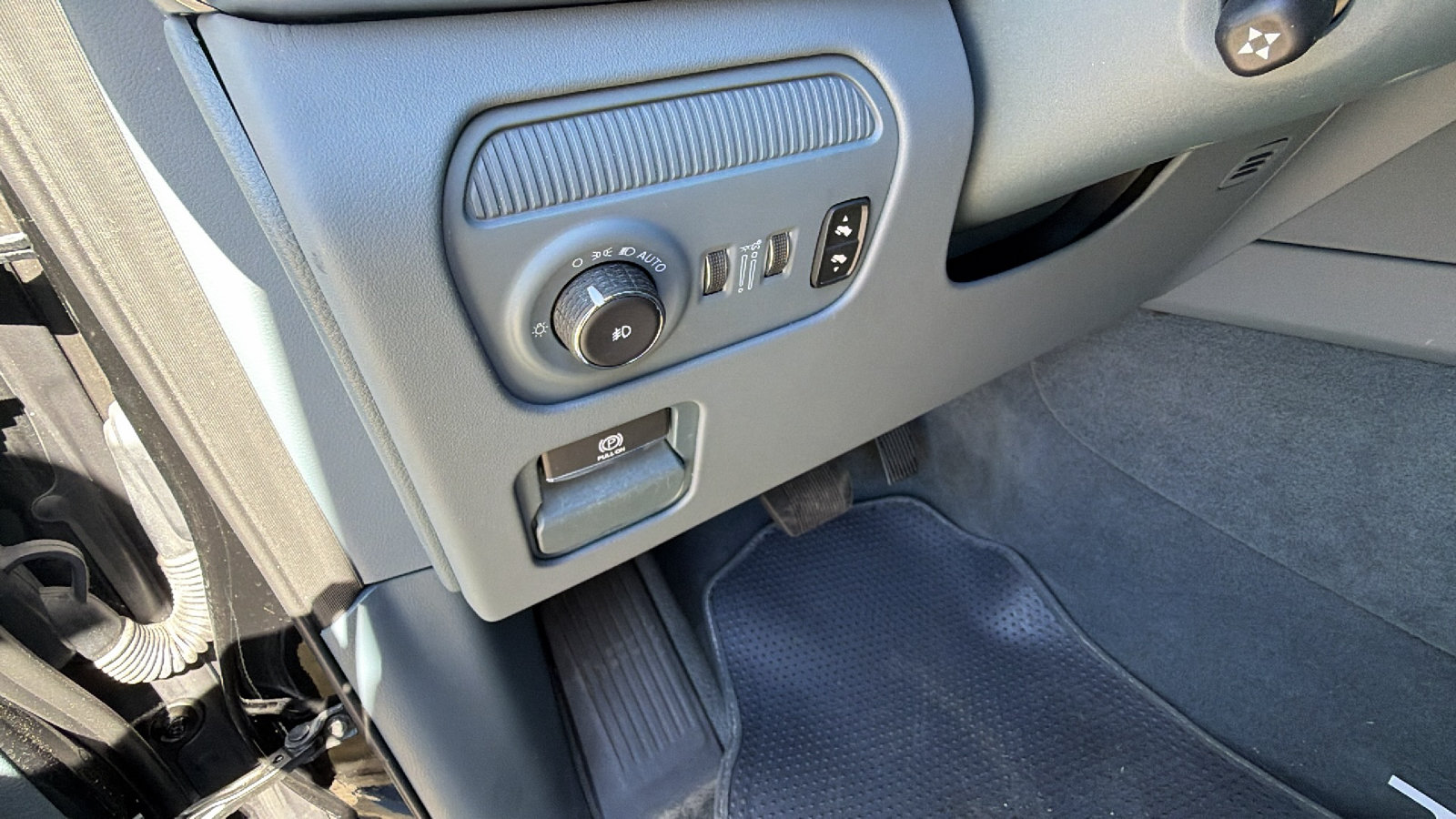 Certified 2024 Jeep Grand Wagoneer Series III w/ Rear Seat Video Group 1 AWD/4WD image 28