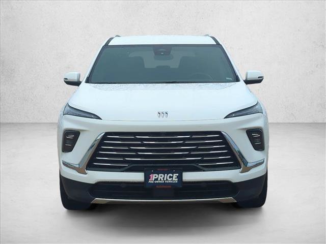 Used 2025 Buick Enclave Preferred FWD image 2