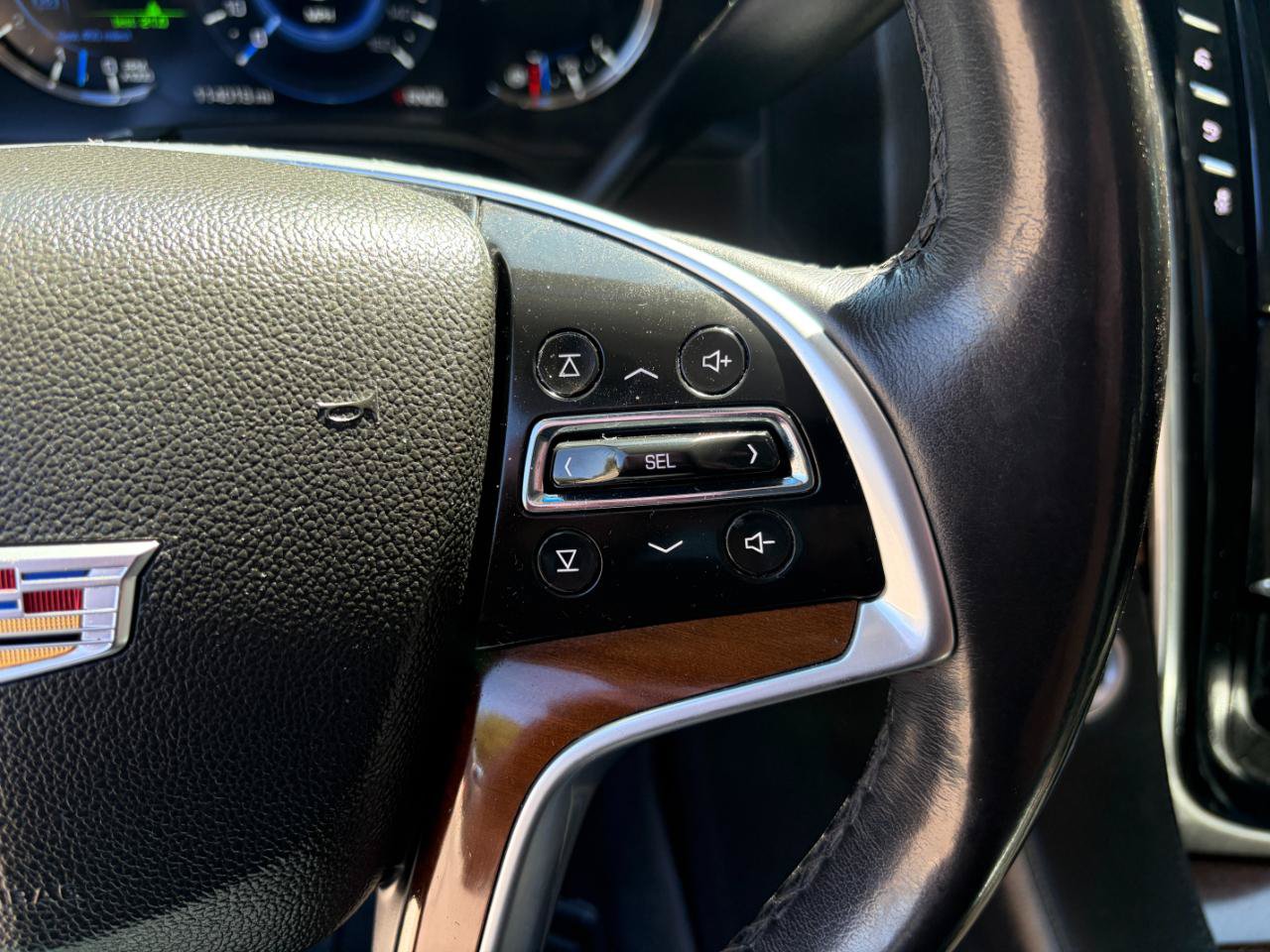 Used 2018 Cadillac Escalade Luxury AWD/4WD image 22