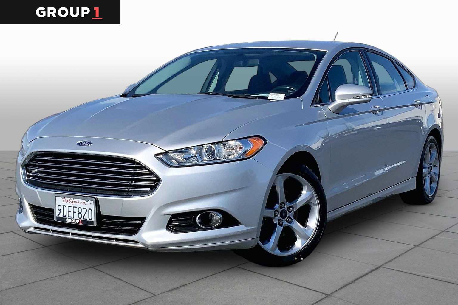 Used 2015 Ford Fusion SE FWD image 1