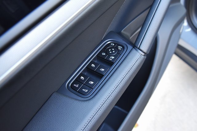 Certified 2025 Porsche Cayenne image 28