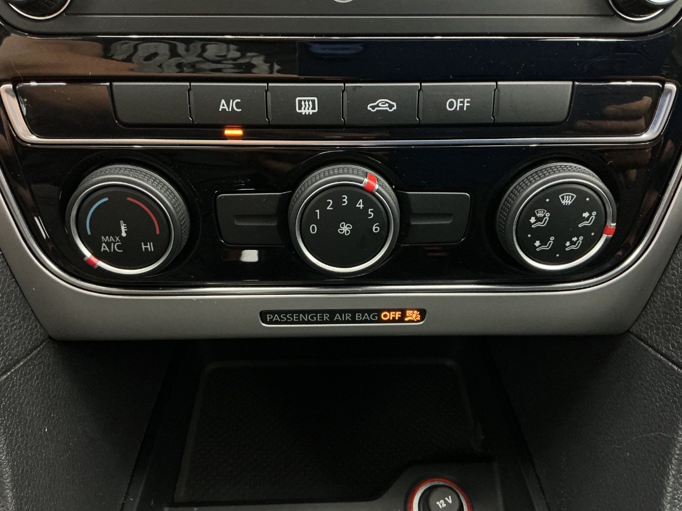 Used 2018 Volkswagen Passat 2.0T S w/ Driver Assistance Package FWD image 35