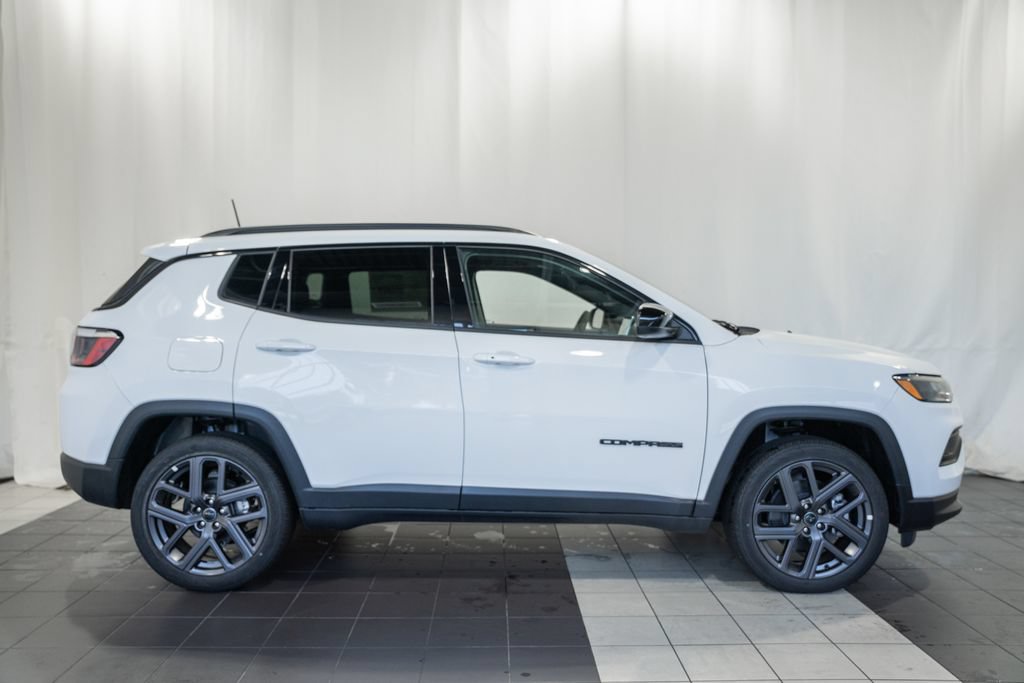 New 2026 Jeep Compass Latitude AWD/4WD image 3