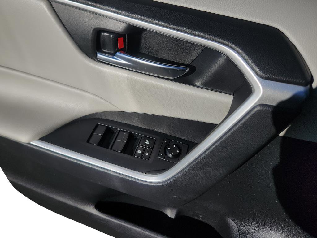 Used 2021 Toyota RAV4 XLE w/ Convenience Package image 25