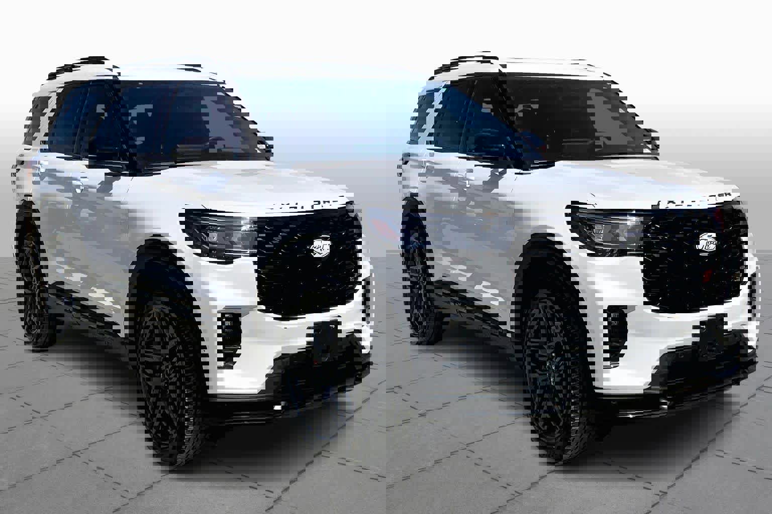 Used 2025 Ford Explorer ST image 3