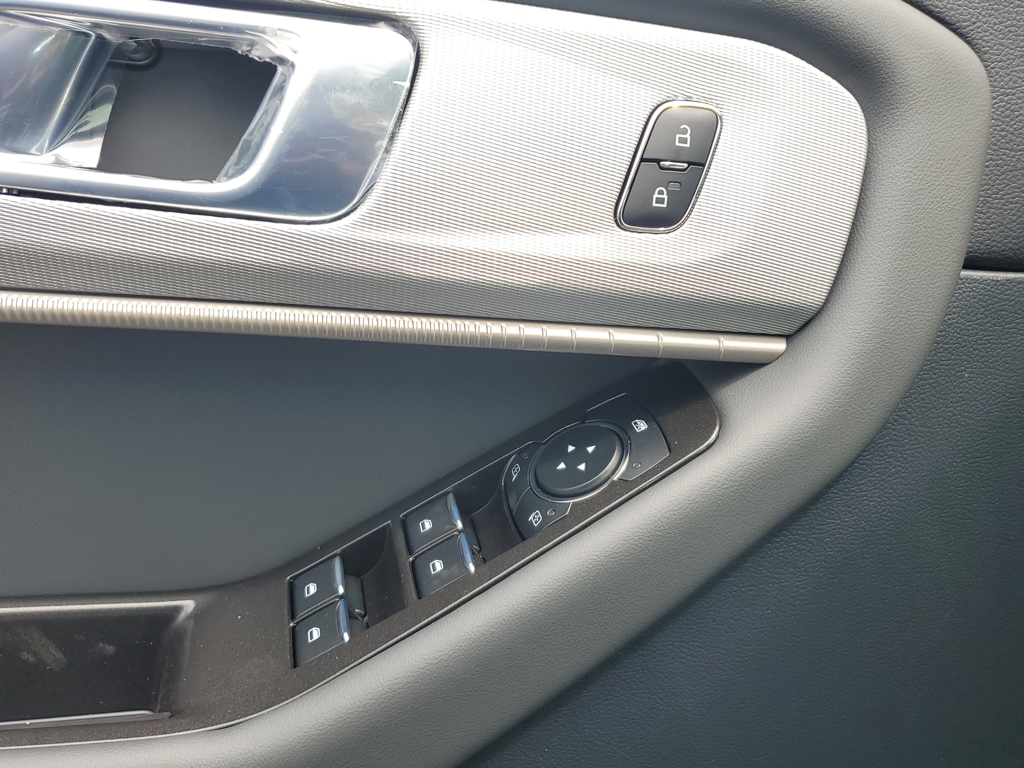 New 2026 Ford Explorer Active image 14