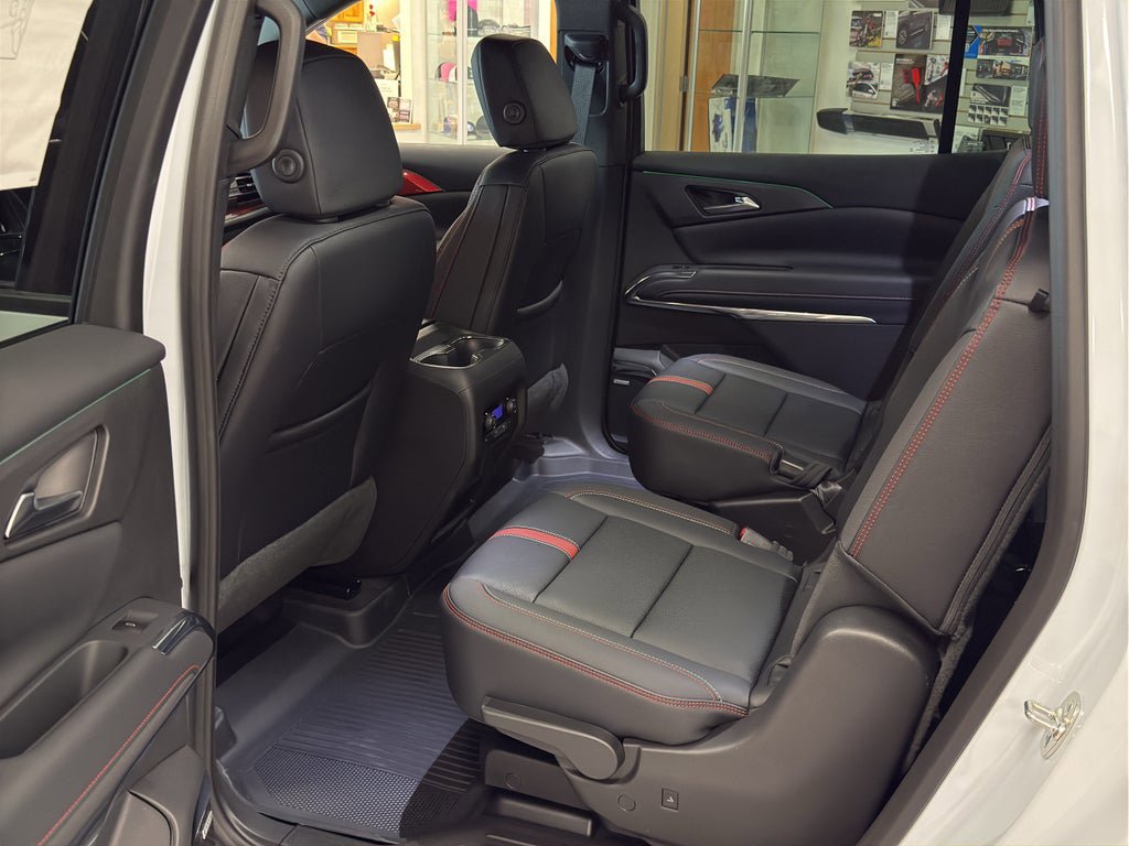 New 2026 Chevrolet Traverse RS w/ LPO, Floor Liner Package AWD/4WD image 16