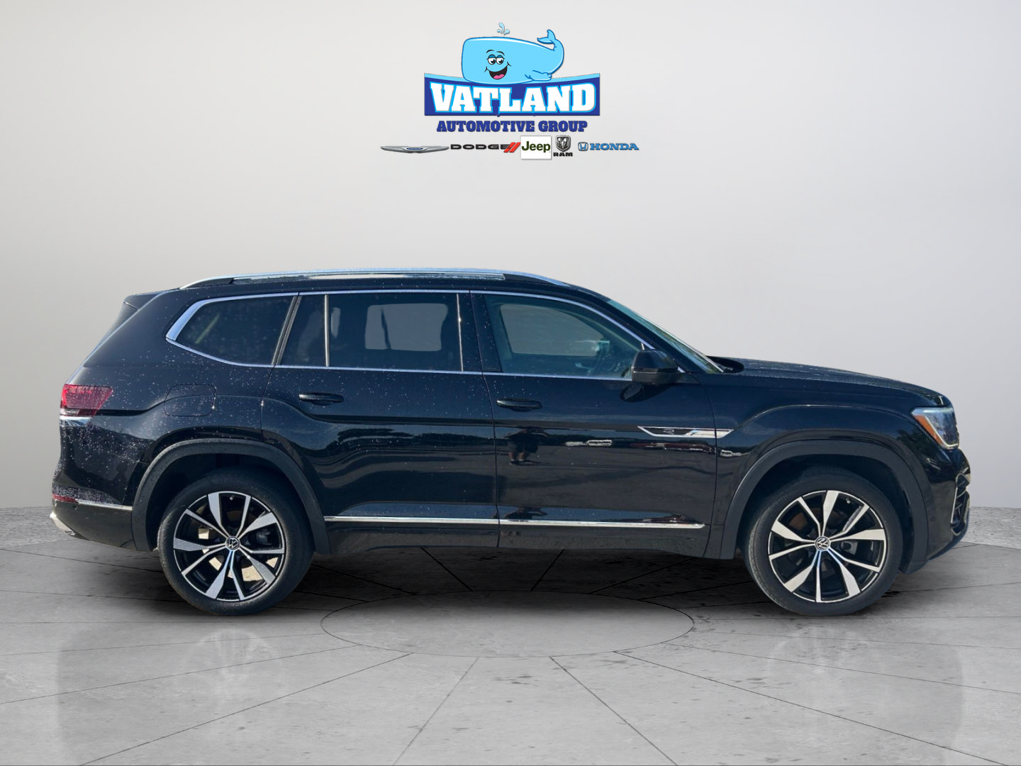 Used 2024 Volkswagen Atlas SEL Premium R-Line AWD/4WD image 6