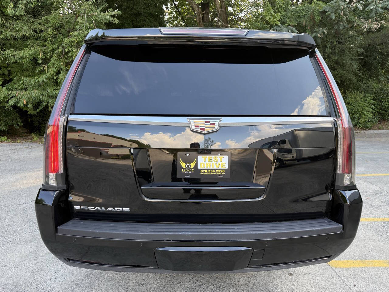 Used 2017 Cadillac Escalade ESV Platinum AWD/4WD image 8
