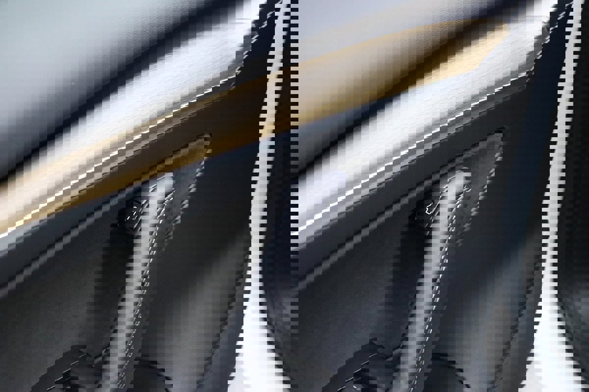 Used 2023 Tesla Model 3 Standard Range image 32
