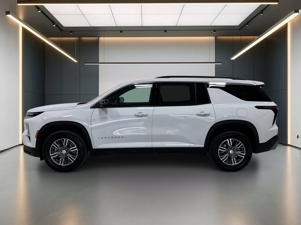 Used 2025 Chevrolet Traverse LT w/ Driver Confidence Package FWD image 2