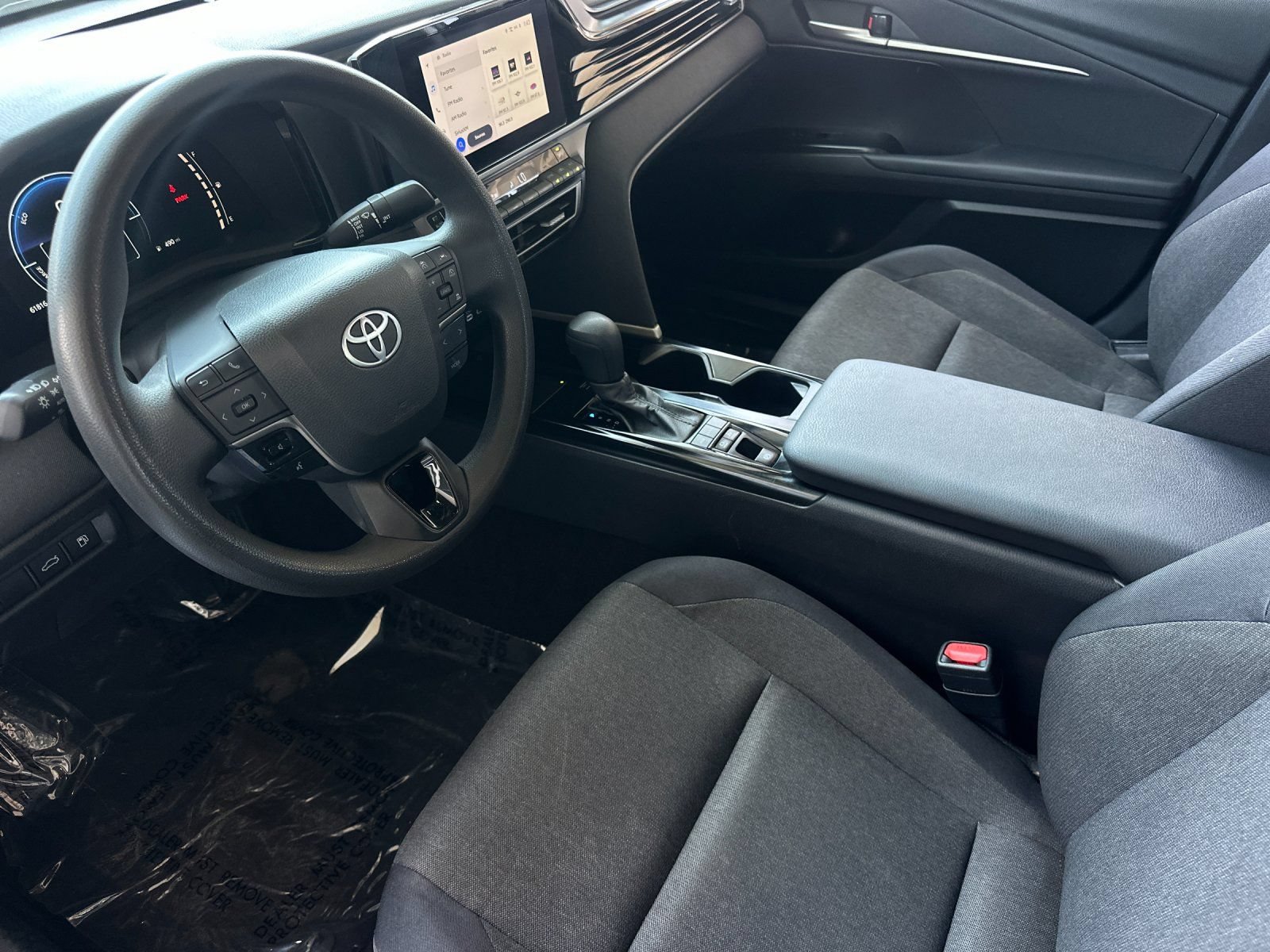 Used 2025 Toyota Camry LE FWD image 9