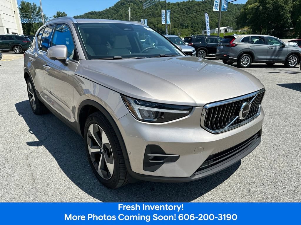 Used 2024 Volvo XC40 B5 Plus AWD/4WD image 7