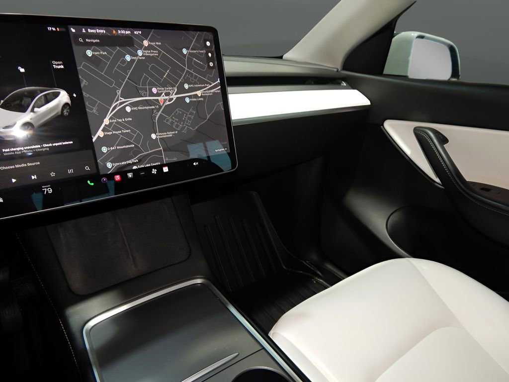Used 2022 Tesla Model Y Long Range image 19