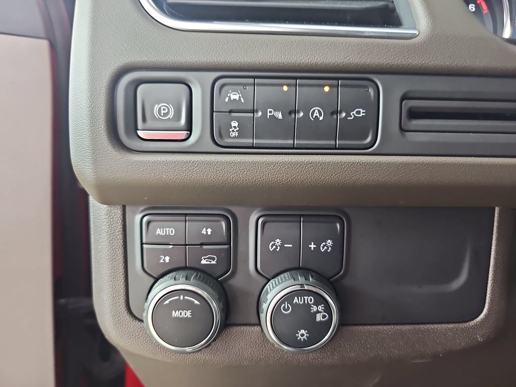 Used 2021 Chevrolet Tahoe LT w/ Luxury Package AWD/4WD image 33