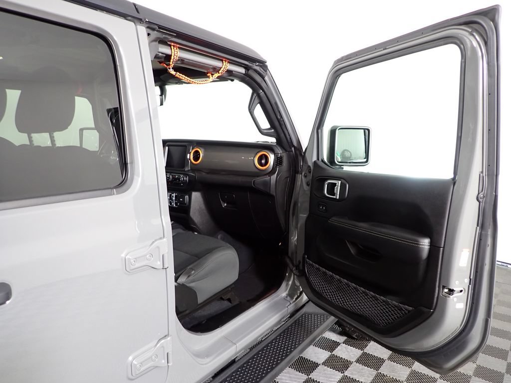 Used 2022 Jeep Wrangler Unlimited Sahara AWD/4WD image 37