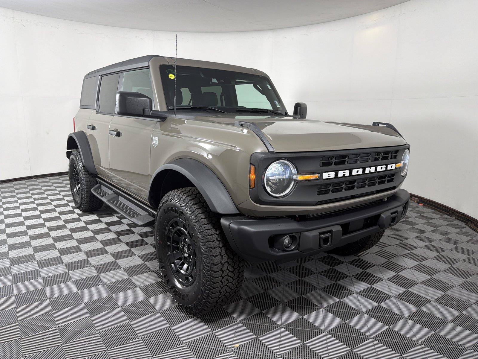 New 2026 Ford Bronco Big Bend w/ Black Diamond Package AWD/4WD image 1
