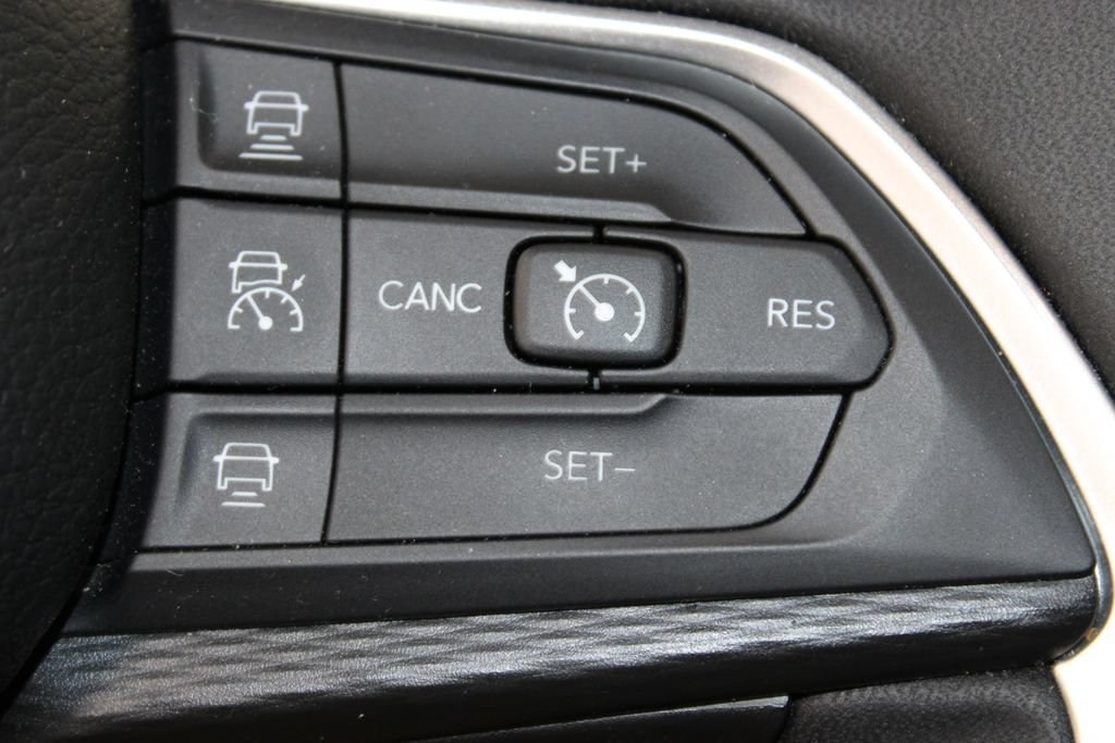 Used 2024 Jeep Grand Cherokee L Altitude AWD/4WD image 27