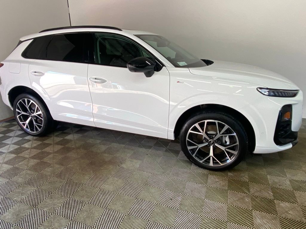 New 2026 Audi Q3 quattro 2.0T AWD/4WD image 3