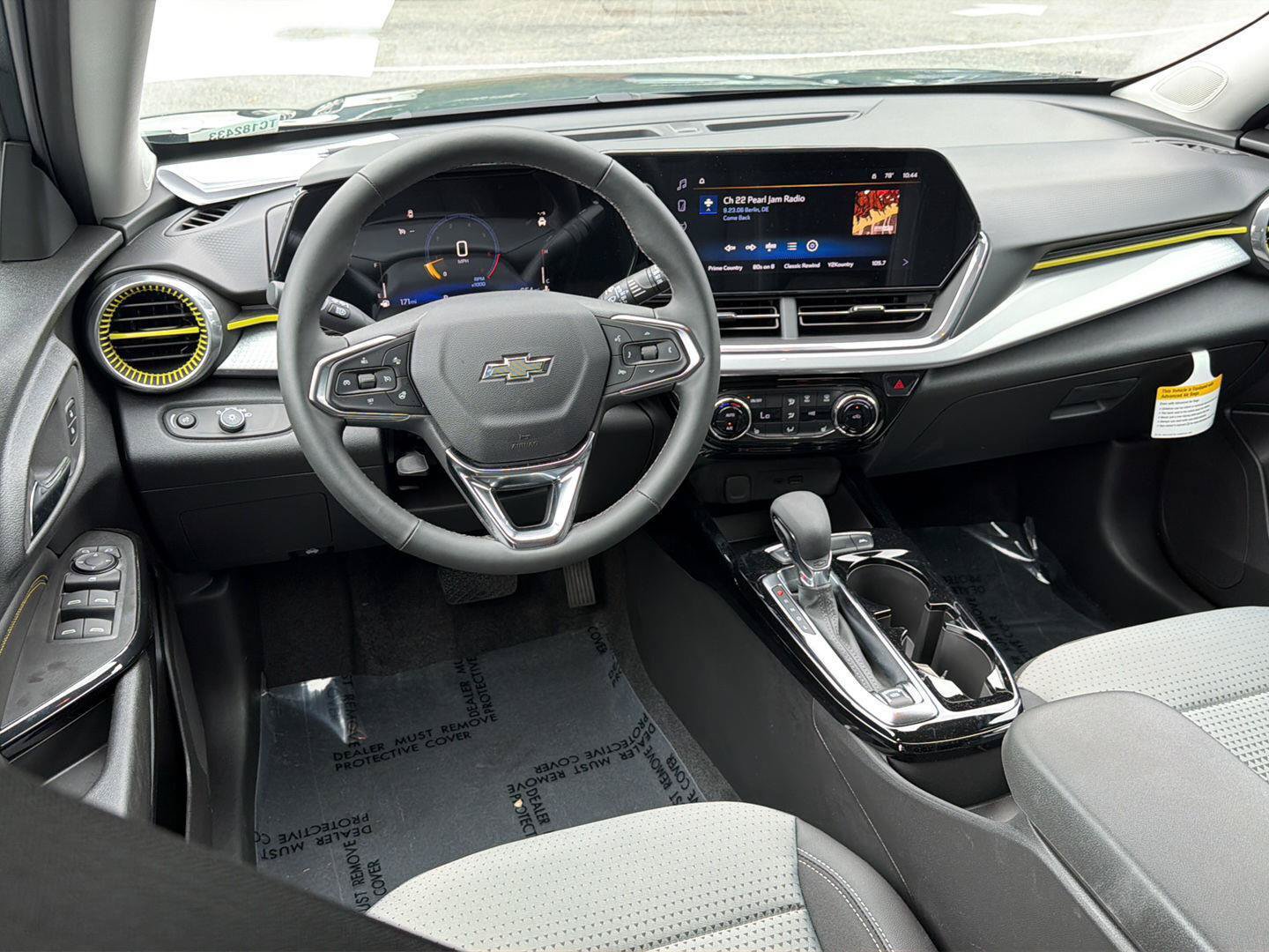 New 2026 Chevrolet Trax LT w/ Midnight Edition FWD image 18