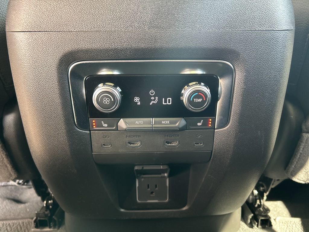 Used 2025 GMC Yukon Denali w/ Denali Reserve Package image 15