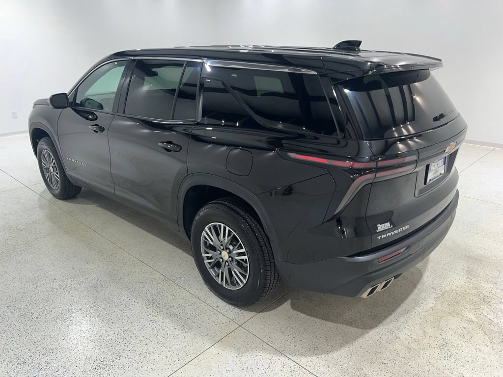 Used 2024 Chevrolet Traverse LS FWD image 3