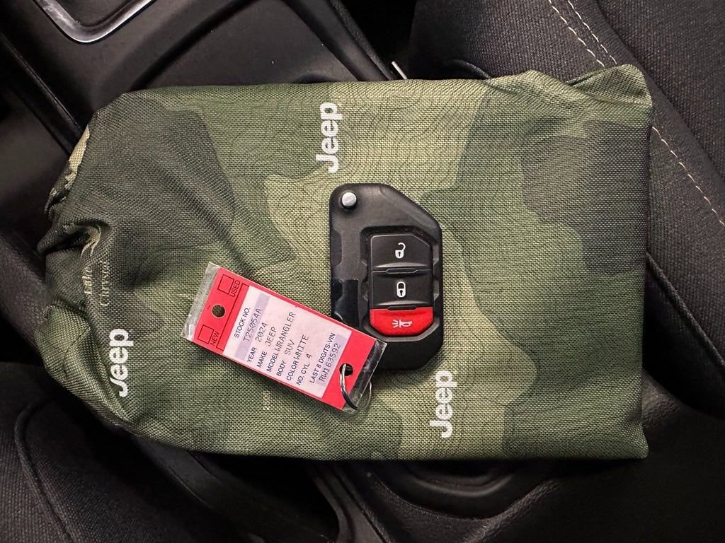 Used 2024 Jeep Wrangler Unlimited image 8